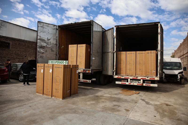 Hallan en Recoleta 100 refrigeradores de camión robado en Lo Espejo - Aton