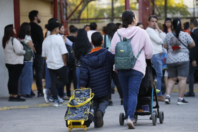 Bono por Deber Asistencia Escolar - Foto Aton.