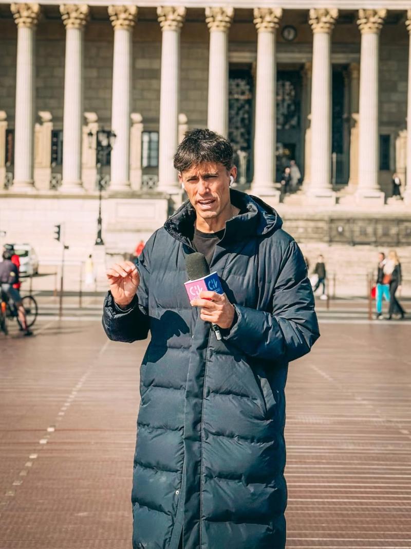 Roberto Cox en Francia cubriendo el Caso Narumi | Instagram