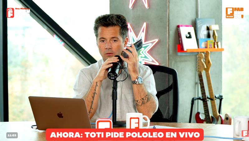 Humberto Sichel le pide pololeo en vivo a Macarena Pizarro | Captura Youtube