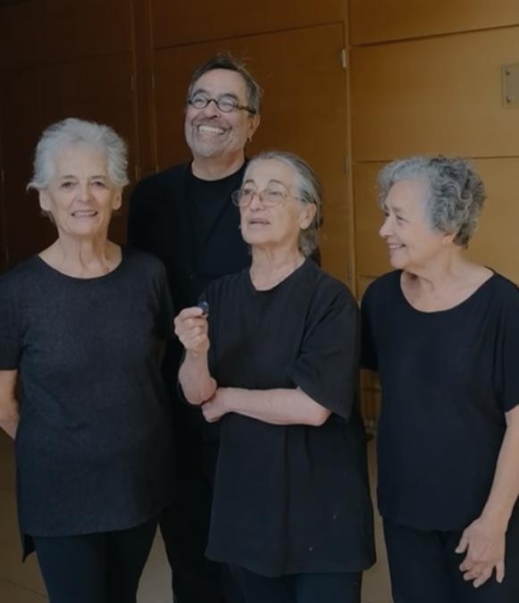 Elenco de obra "Sillas Musicales".