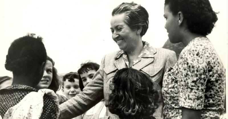 Cada 7 de abril se recuerda a Gabriela Mistral en su natalicio / Créditos: Instagram @centrogam