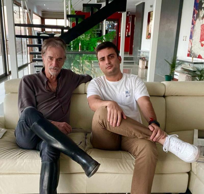 Publicación de Felipe Armas junto a su hijo Felipe Armas Mac Clure en abril 2025 | Facebook