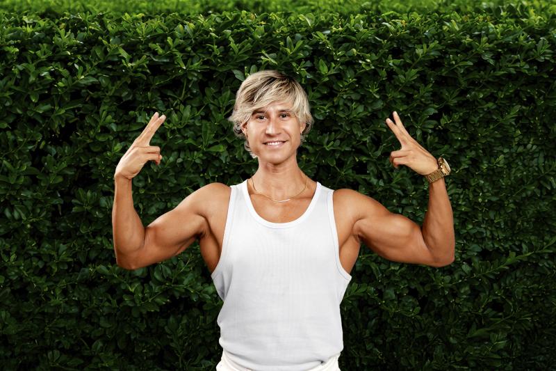 Conoce a Leonardo Saavedra, el Ken de Vecinos al límite