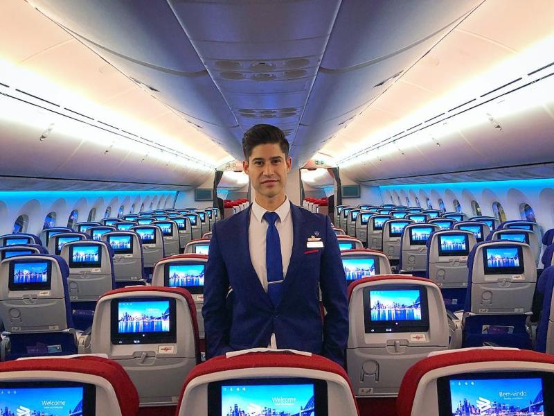 Leonardo Saavedra como tripulante de cabina