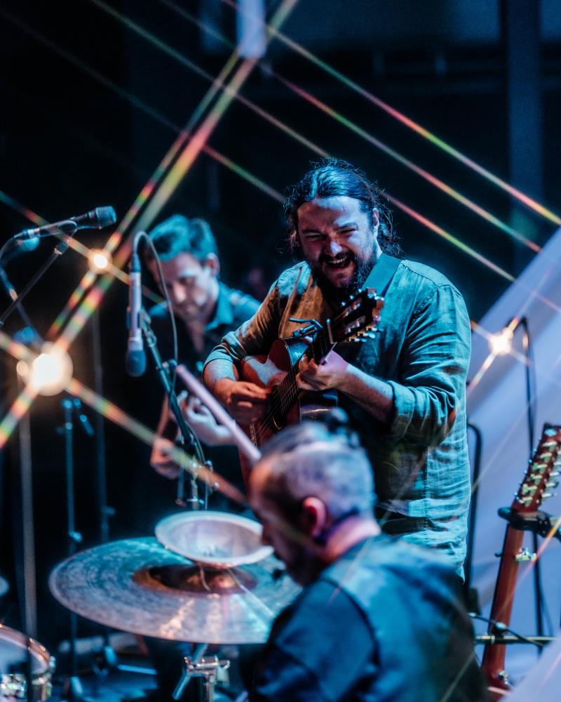 Nano Stern y su banda. Créditos: ERICKVALERO.S