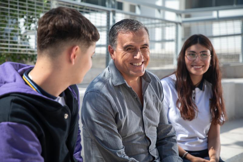 Ramón Ulloa y estudiantes para Misión Educar.