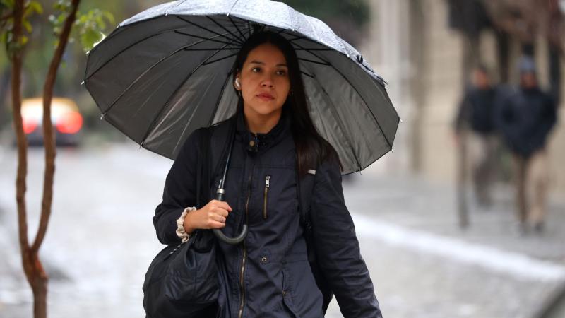 Lluvia en Santiago - Créditos: Aton