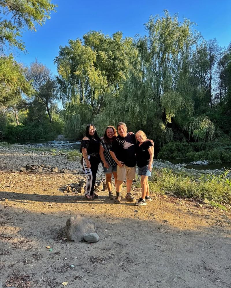 Integrante de los Atletas de la Risa junto a sus hijas y su fallecida esposa - Instagram