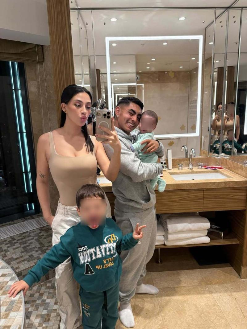 Camila Sepúlveda y Jordhy Thompson junto a sus hijos - Instagram