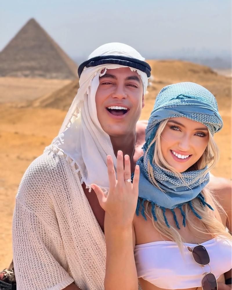 La pareja se comprometió durante un viaje a Egipto en 2024 | Instagram