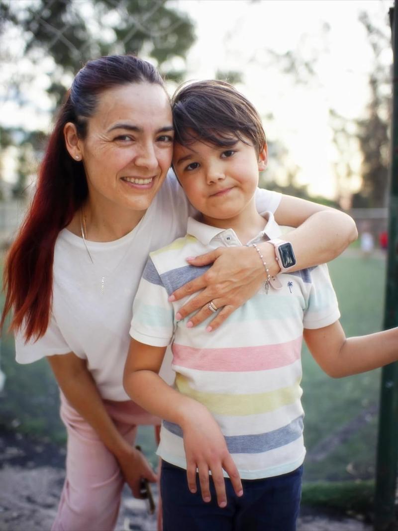 Janis Pope junto a su hijo Ciro | Instagram