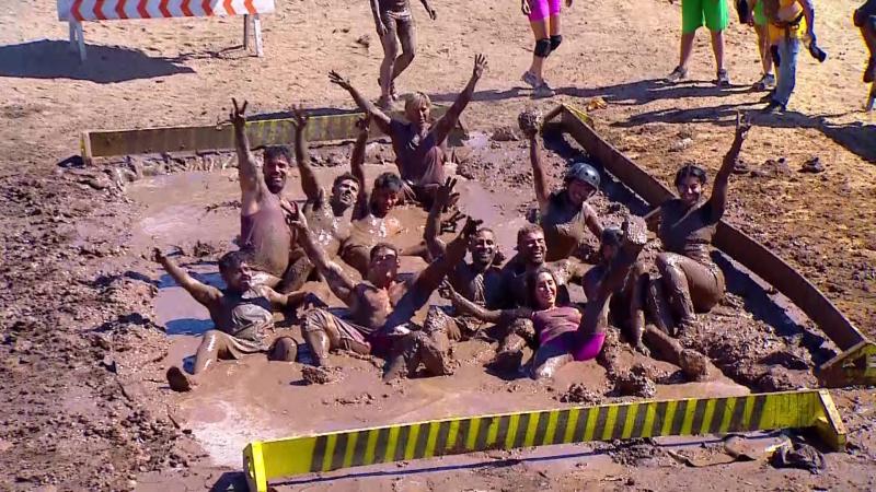 Los competidores de "Vecinos al límite" embarrados tras la competencia