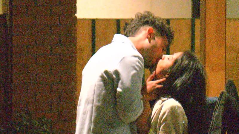 El beso entre Cote y Florencia