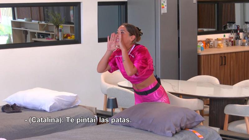 Cata gritándole a Paz