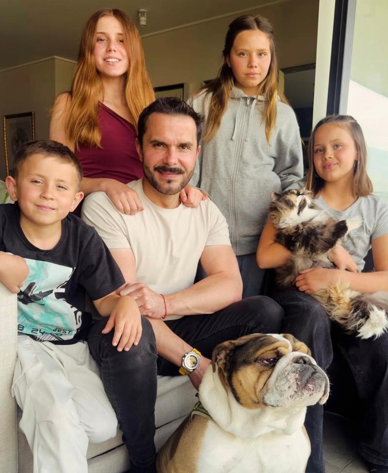 Álvaro Ballero y sus hijos | Instagram