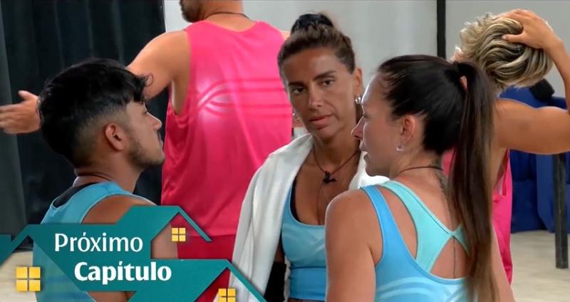 Abraham tendrá una discusión con las líderes de su equipo