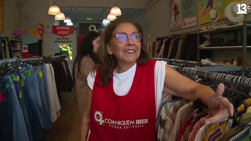Verónica, jefa de tiendas Coaniquem Store de Los Trapenses. Créditos: 13C.
