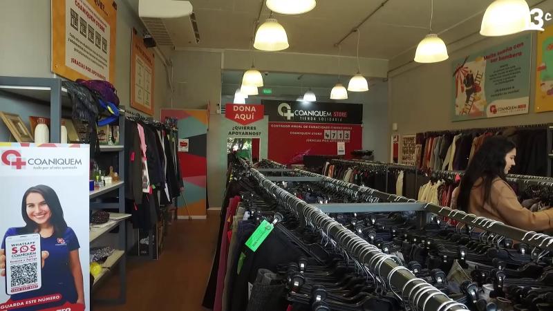 Interior de tienda solidaria Coaniquem. Créditos: 13C