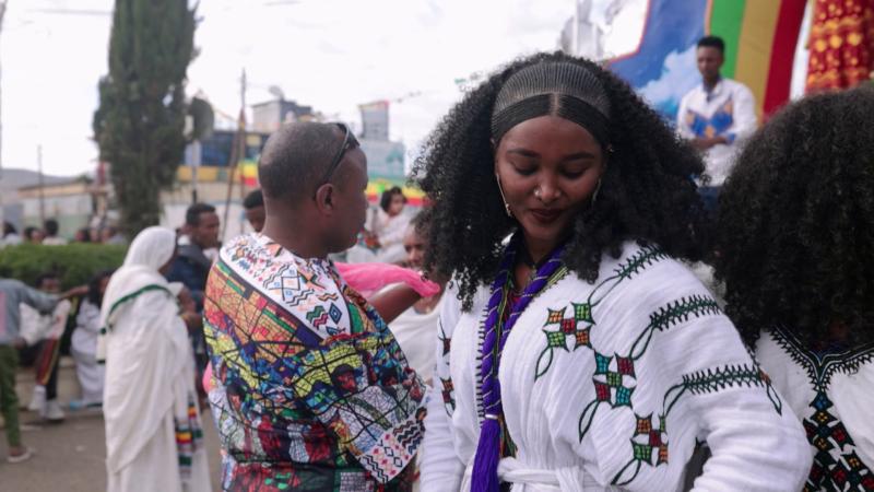 Mujer celebra el Timkat en Etiopía. Créditos: 13C.