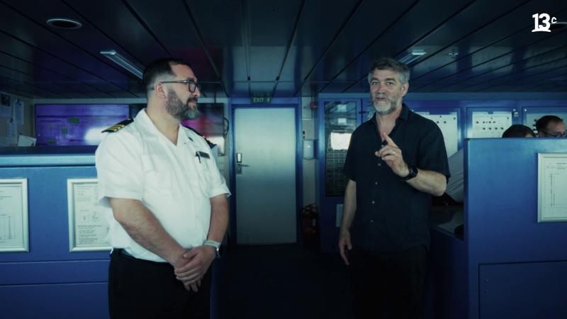 Felipe Braun en puente de mando de crucero Azamara. 13C
