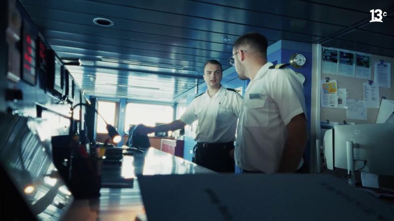 Comandantes en el puente de mando del crucero Azamara. Créditos: 13C.