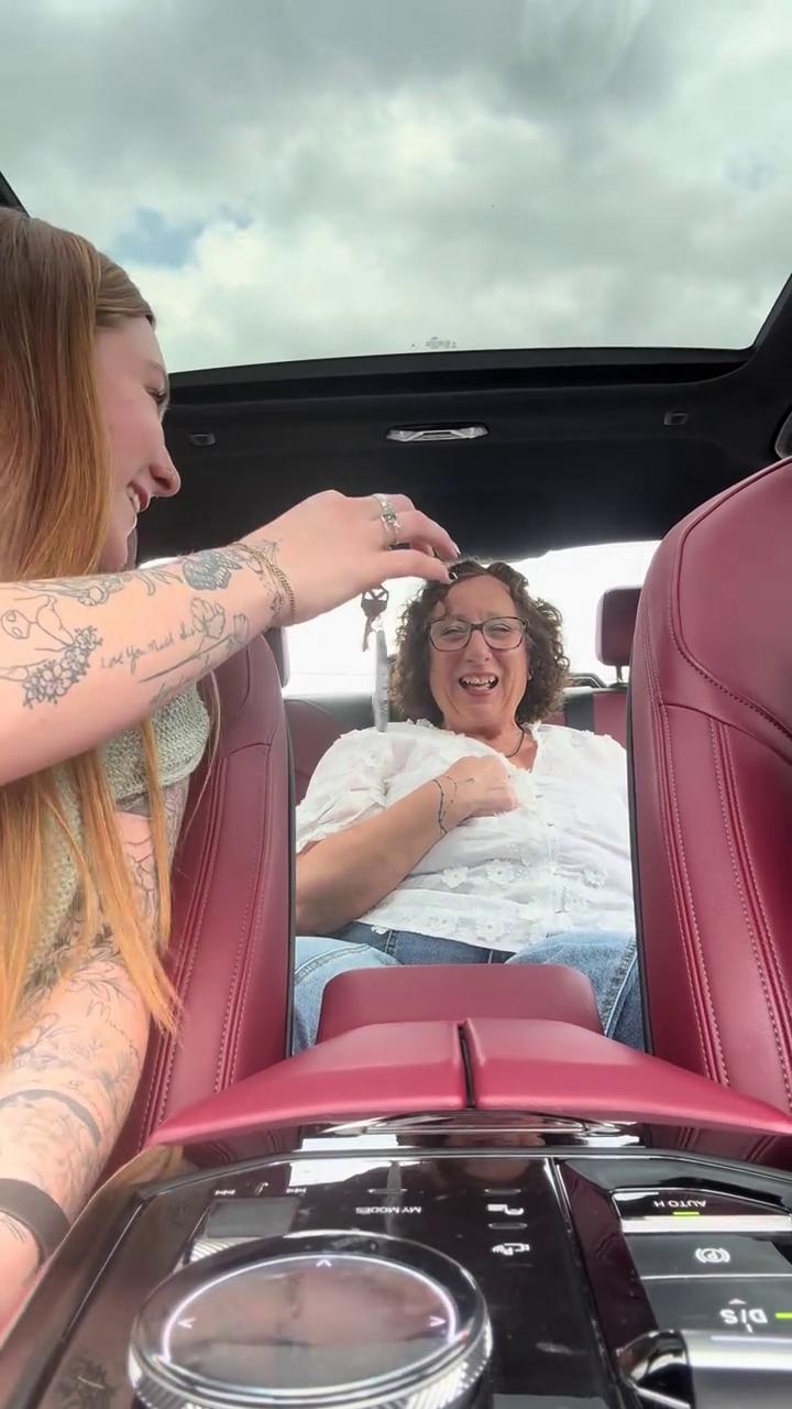 Joven de 21 años se hizo viral tras comprar la casa que su abuela fue obligada a vender | Captura