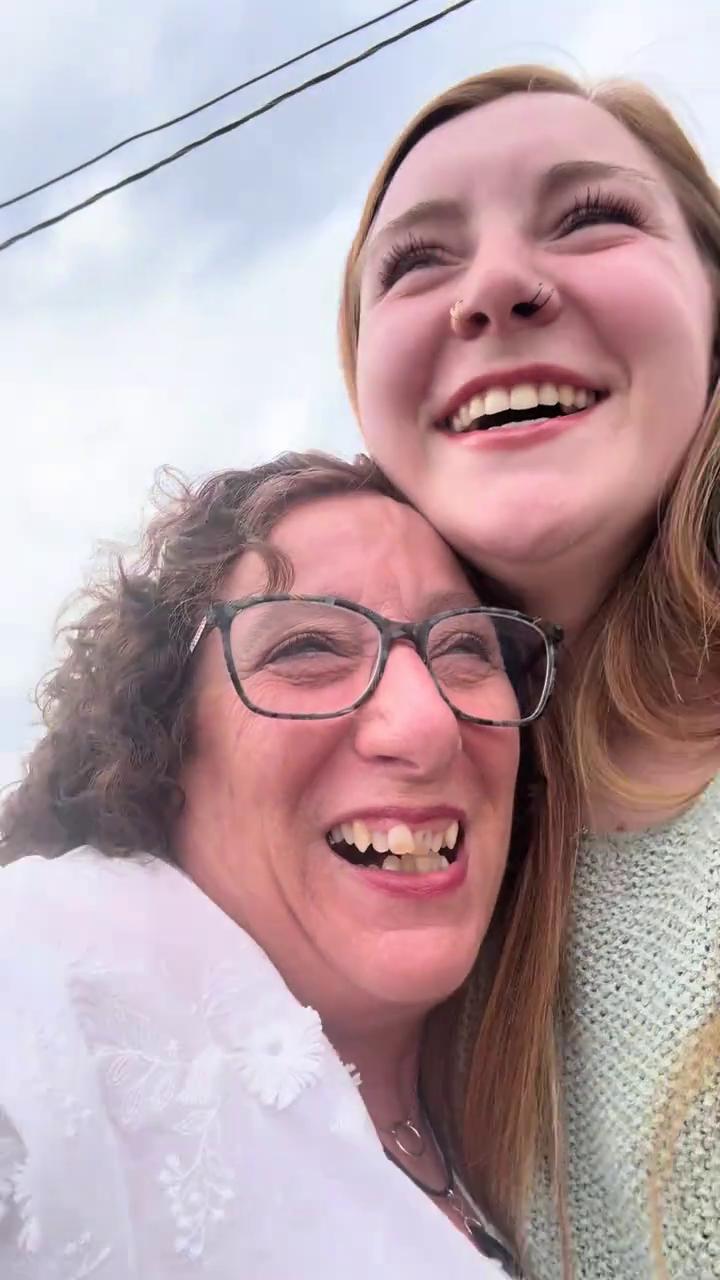 Joven de 21 años se hizo viral tras comprar la casa que su abuela fue obligada a vender | Captura