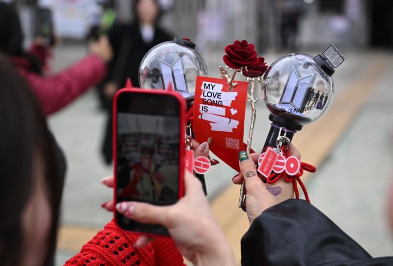 Fanáticas de BTS en Corea del Sur | AFP