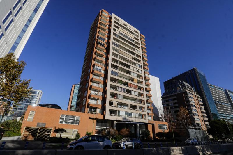 Edificio donde vive Jorge Constanzo, padre de Isidora - Agencia Uno.
