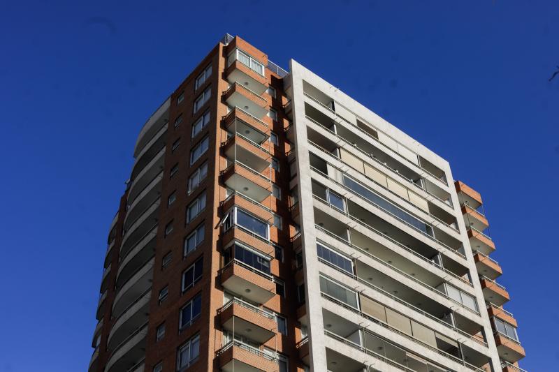 Isidora cayó de un piso 11, mientras estaba al cuidado de su padre - Agencia Uno.