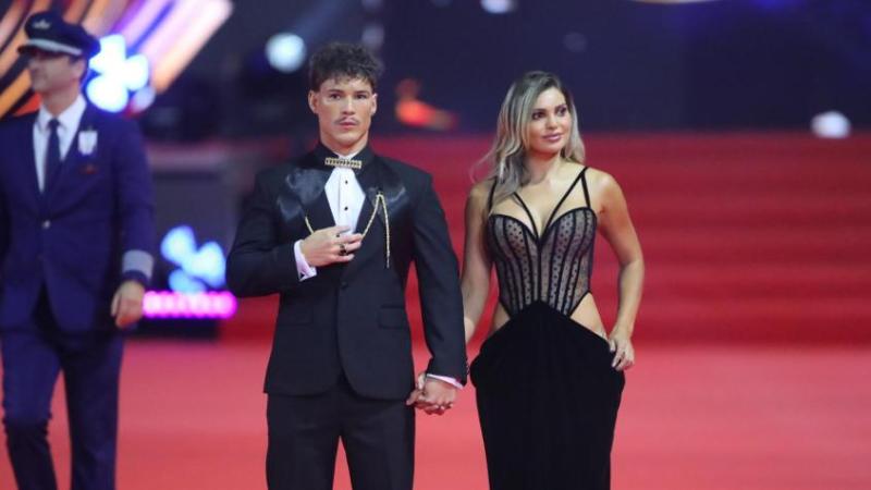 Rai Cerda y Faloon Larraguibel desfilaron juntos en la alfombra roja de la Gala del Festival de Viña del Mar 2026 | Aton