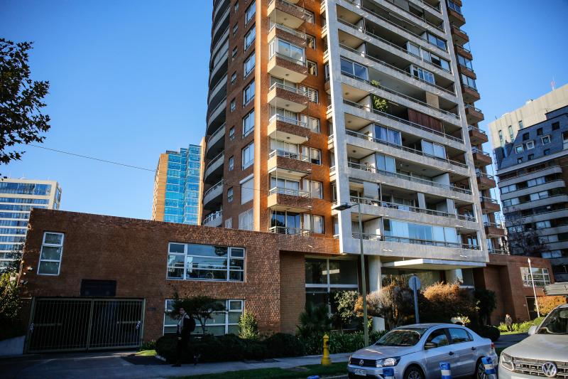 Tragedia en Las Condes: niña cayó de un piso 11 - Aton.