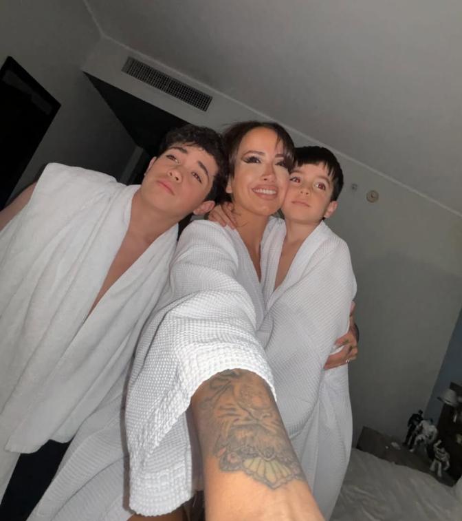 Roxy Hernández junto a sus hijos | Instagram