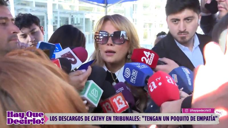 Cathy Barriga rompe en llanto tras conocer prisión preventiva a su esposo
