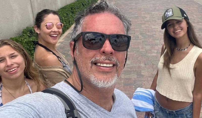 Daniela Ignacia junto a Pedro, y sus hijas, en viaje a Miami, mayo 2023 | Instagram