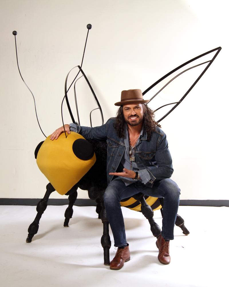 El conductor Carlo von Mühlenbrock fue parte de la campaña de 13C "Salvemos a las abejas”.