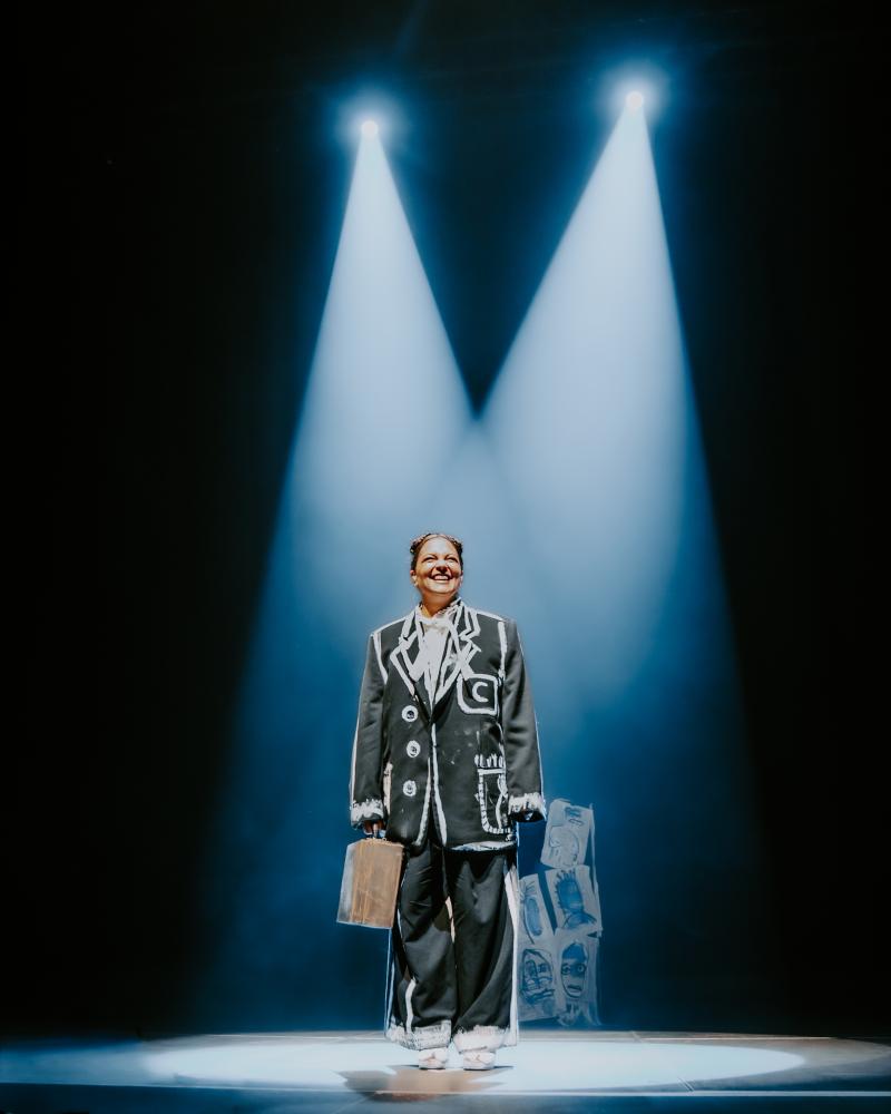 El rito íntimo de Natalia Lafourcade en Chile: El florecer de una ‘Cancionera’ que llenó el Movistar Arena.