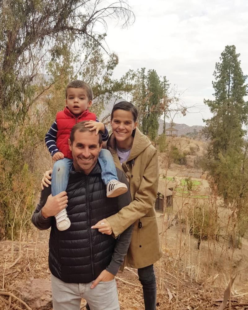 Javiera Suárez junto a Cristián Arriagada y su hijo Pedro Milagros | Instagram