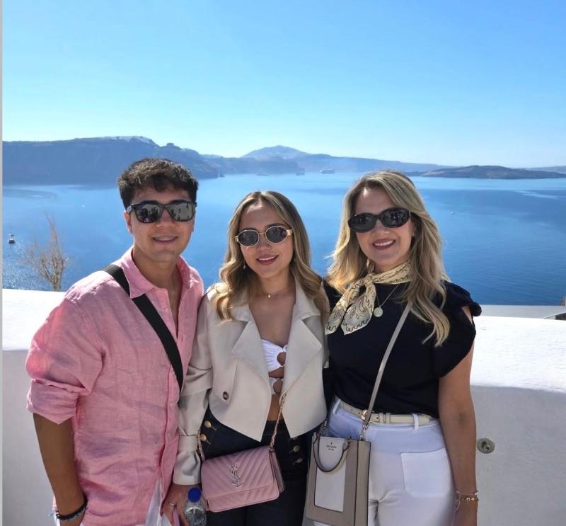 Michelle Adam junto a sus hijos Ignacia y Enrique - Instagram
