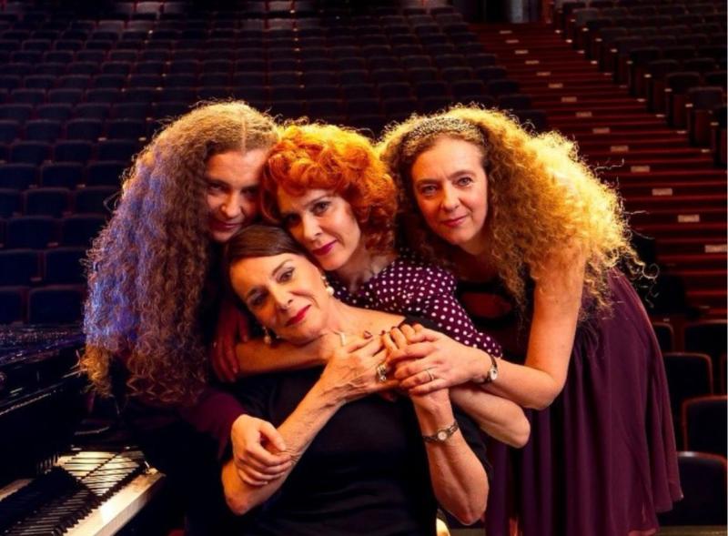 Moira, Vanessa y Daniela junto a Liliana Ross - Instagram