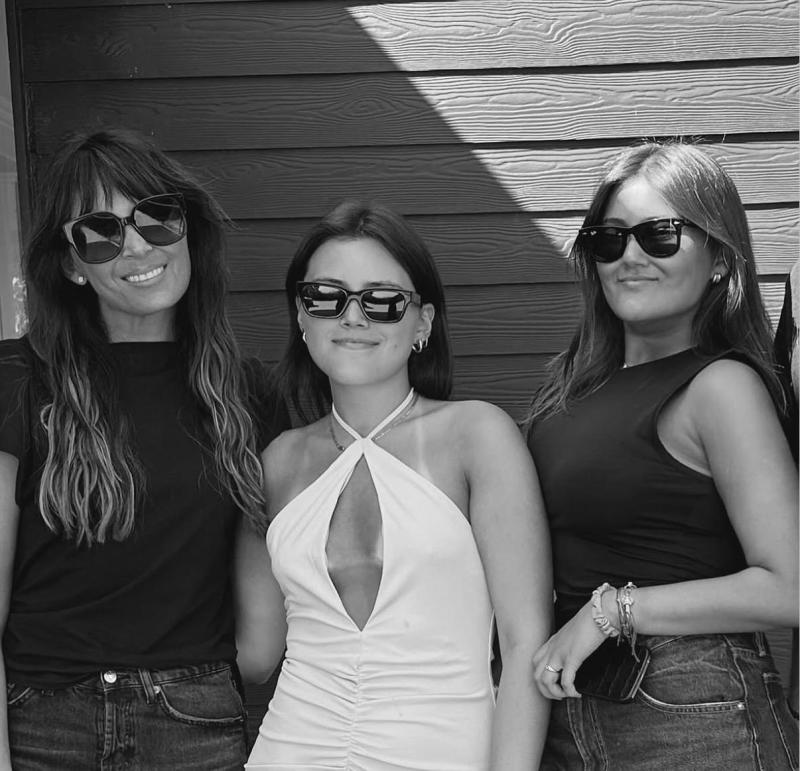Andrea Sanhueza junto a sus dos hijas con Roberto Bruce - Instagram