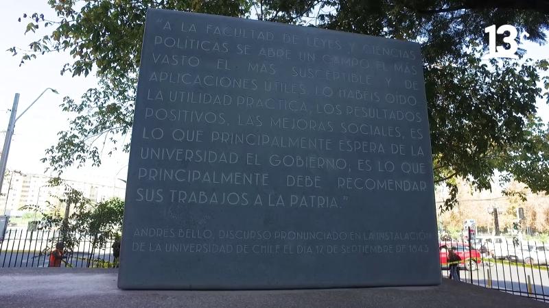 Frase de Andrés Bello en Facultad de Derecho de la Universidad de Chile. Créditos: 13C.