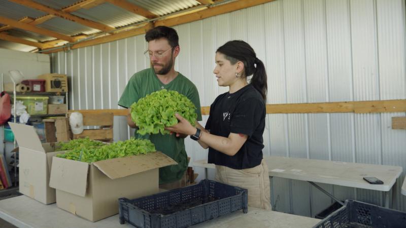 Camila Pinto y Óscar Contreras de Huerto a la raíz. Créditos: 13C.