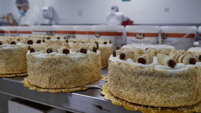 Imágenes de tortas de milhojas, el producto estrella de Pastelería El Parrón. Créditos: 13C.