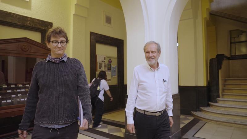 Matías Egaña y Sergio Barrientos, director del Centro Sismológico Nacional. Créditos: Agencia Uno.