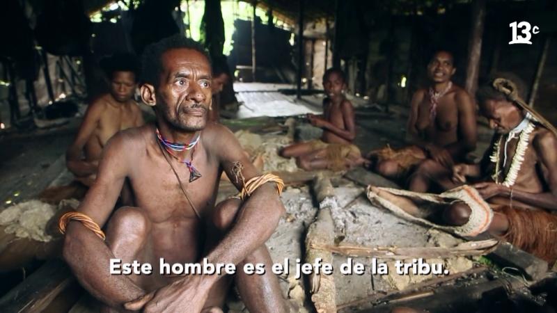 Integrantes de la tribu Korowai de Nueva Guinea. Créditos: 13C.