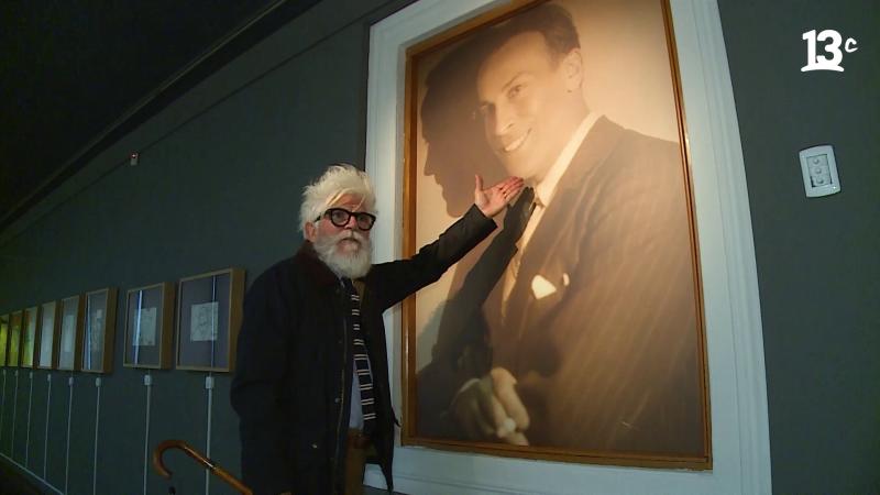 Federico Sánchez en exposición de Alfredo Adduard. Créditos: 13C.