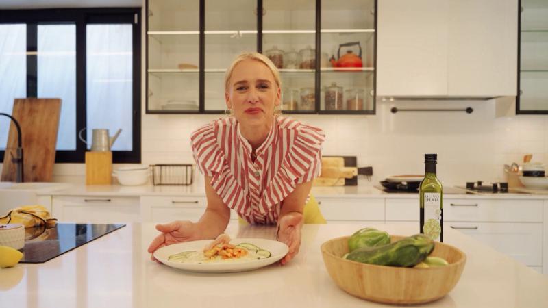 Virginia Demaria preparó carpaccio de pepino con salmón y salsa de yogur. 13C.