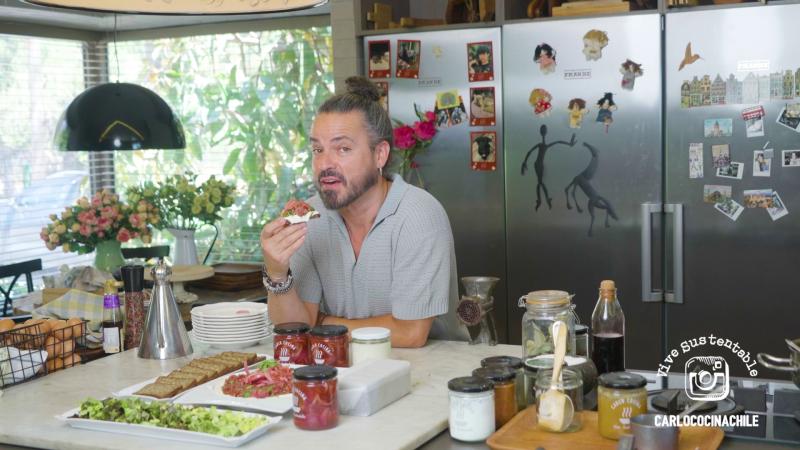 Carlo von Mühlenbrock preparó una receta de tártaro de posta rosada con cebolla encurtida y mayonesa alimonada.